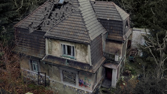 2. Download full pics of Perverse Privatstunde A* from perversefamily.com