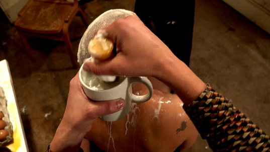 2. Download full pics of Punição: raspagem da cabeça from goperv.com