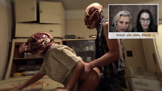 4. Download full pics of Mit Brittany und Anna mitten im Geschehen from perversefamily.com