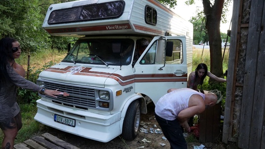 9. Download full pics of Pênis de monstro usado de forma perversa from goperv.com