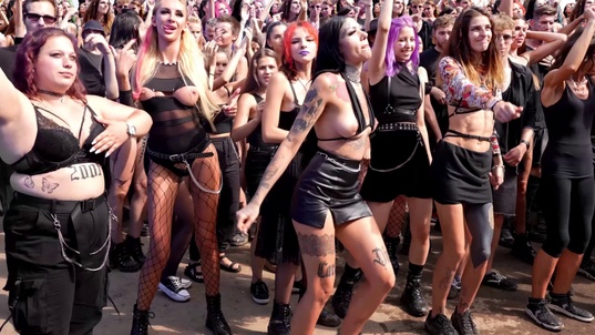 7. Download full pics of festivalens 2. dag større og bedre from goperv.com