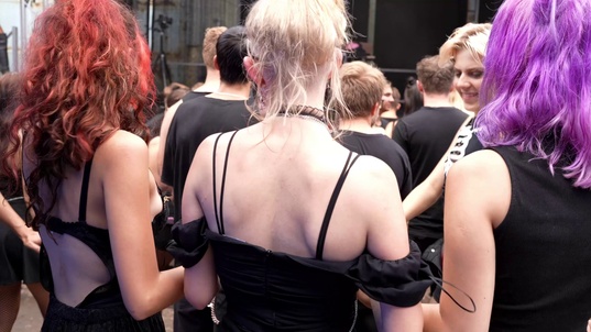 6. Download full pics of Жаждущая шлюха получает сок from goperv.com