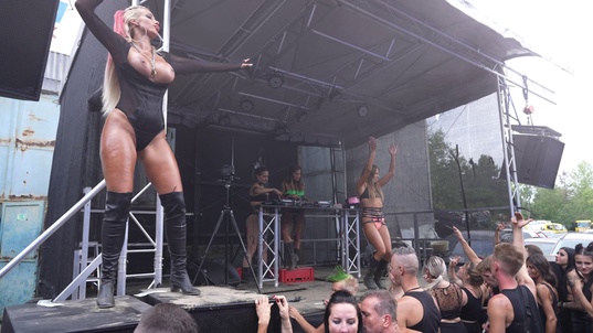 11. Download full pics of Жаждущая шлюха получает сок from goperv.com