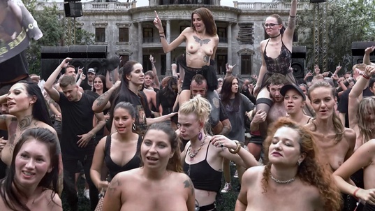 1. Download full pics of Sex During the Concert from goperv.com