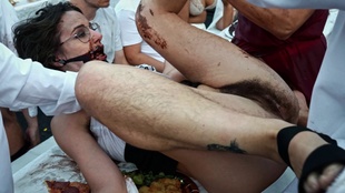 11. Download full pics of Chlupatá servírka dostane do zadku from goperv.com