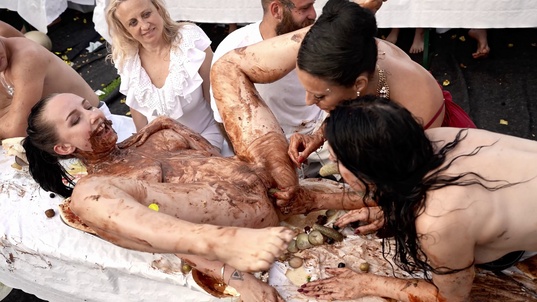7. Download full pics of Scopata sporca di compleanno from goperv.com