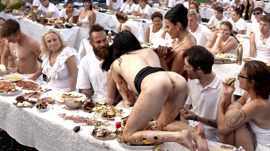 8. Download full pics of Scopata sporca di compleanno from goperv.com