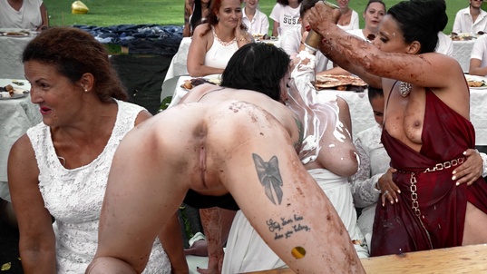 11. Download full pics of Scopata sporca di compleanno from goperv.com
