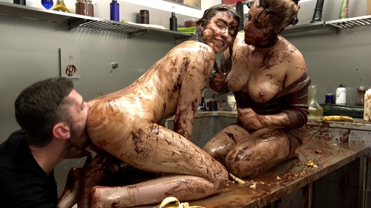 8. Download full pics of Belleza BDSM atrevida con correa from goperv.com