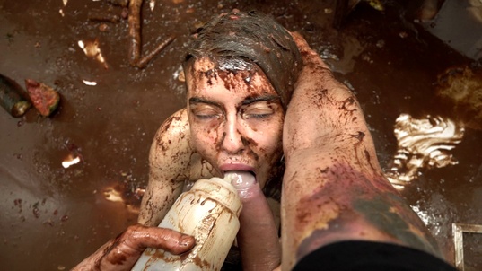 3. Download full pics of Foda com os pés from goperv.com