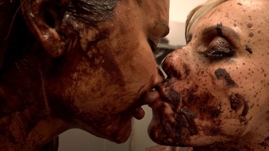 4. Download full pics of ヴェネラ・マキシマはハイヒールから小便を漏らす from goperv.com