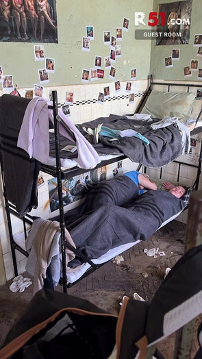 1. Download full pics of Day 3 - Extreme shower from r51.com