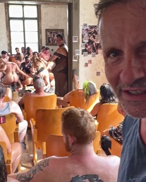 R51.com: 第17天- 换妻俱乐部