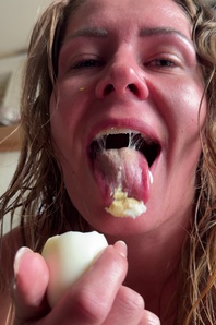 4. Download full pics of Boiled Egg in my Cunt 🥚 from selfiefetish.com