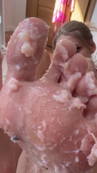 Selfie Fetish: I know it’s disgusting… that’s why you love it 😇