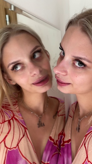 3. Download full pics of Jeg fransk kyssede mig selv og blev våd from goperv.com