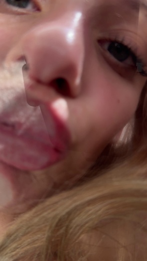 6. Download full pics of Zapomněla jsem, co jsem dělala, ale moje prsa vypadala roztomile, takže 😋 from goperv.com