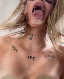 Selfie Fetish: Do you want a kiss or a blowjob?