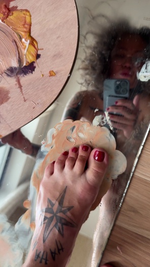 5. Download full pics of Рисуем голыми 🎨 from goperv.com