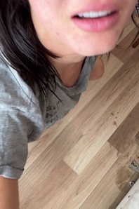 2. Download full pics of Wet Shorts 💧 from selfiefetish.com