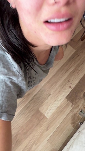 2. Download full pics of 濡れたショートパンツ💧 from goperv.com