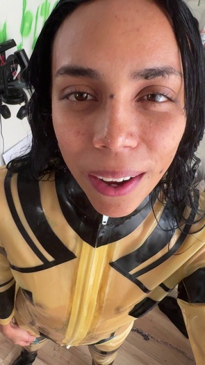 1. Download full pics of Kan du se mine skamlæber, eller skal jeg sprede dem mere? 👅 from selfiefetish.com