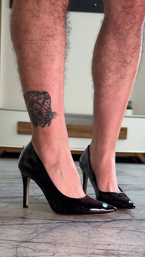 4. Download full pics of 谁说男生不能穿高跟鞋？ from goperv.com