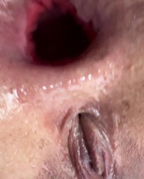 Selfie Fetish: Just one toy and I’m dripping 🩸