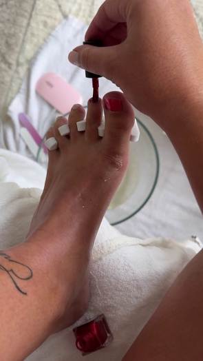 4. Download full pics of Pick the color and jerk off to it 🎨 from goperv.com