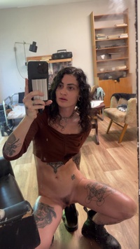 Selfie Fetish: Omg I am so horny rn🤩