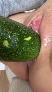 Selfie Fetish: Cuketa sedí líp, než jsem si myslela... špinavá kuchyňská děvka 🥒