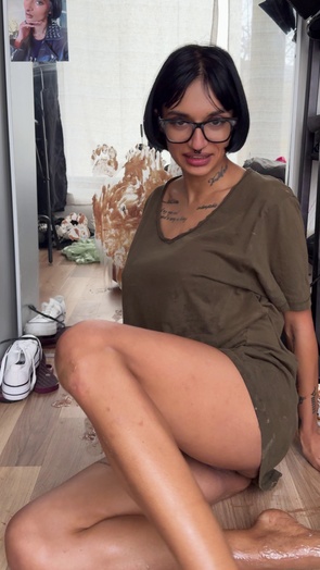 3. Download full pics of 汚れた靴底は、乾いたTシャツにいつでも勝つ 🍪 from selfiefetish.com