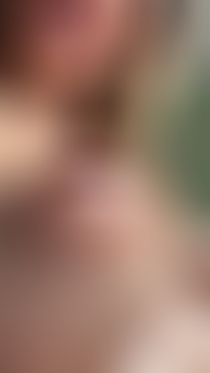 6. Download full pics of Parede verde, peitos brilhantes, hora ruim 💦 from goperv.com