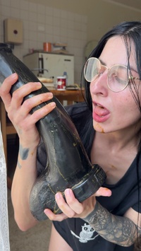 Selfie Fetish: rubber boot between my thighs, dirty cock joke in my mouth 🖤