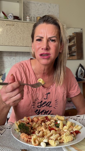 3. Download full pics of Dinner first, pissy part comes after 🍝 from selfiefetish.com