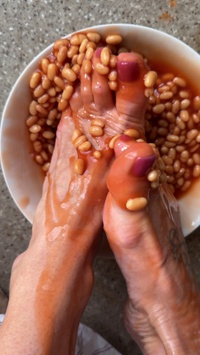 Selfie Fetish: Sauce on my toes, dinner ruined again 🐷