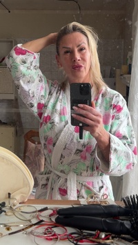 Selfie Fetish: Květinové šaty, zrcadlo a mozek močové děvky