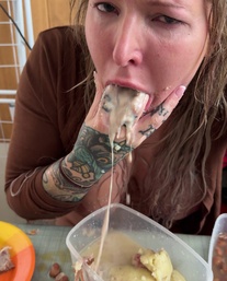 Selfie Fetish: Mouth messy, tits out, and lunch still not done 🐷