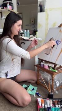 Selfie Fetish: Paint on the floor, piss after class, shirt still dirty 🎨