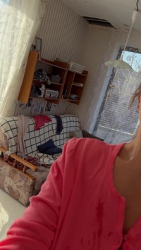 Selfie Fetish: offenes Hemd, nackte Beine, Blick in die Küche 🍓