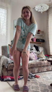 Selfie Fetish: Mint shirt, tiny shorts, and the dance got rude 😇