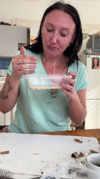 Selfie Fetish: Ich fütterte ihn mit dem Kotze-Brei und hielt Augenkontakt 🤢