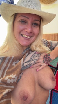 Selfie Fetish: Cowgirl hat on, my piss confession starts 🤠