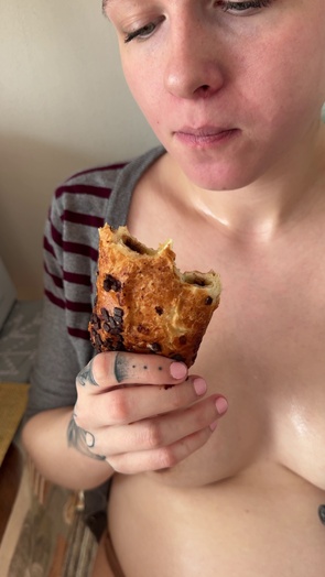 6. Download full pics of Lunch break with bump out, tits out 😏 from selfiefetish.com
