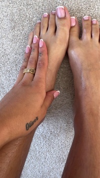 Selfie Fetish: Caught me on your hairy legs, waiting for the load