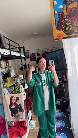 4. Download full pics of Green suit on, mirror up, tits cheated first from selfiefetish.com