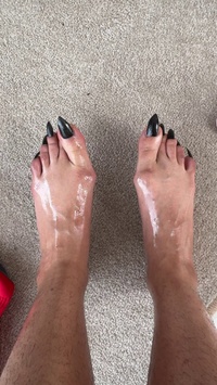 Selfie Fetish: Patitas mojadas, garras negras... no toques todavía 🐾