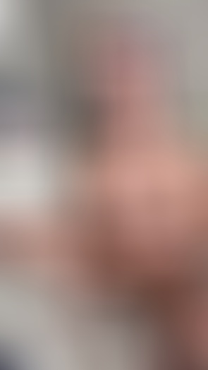 6. Download full pics of バスの縁、カミソリ、毛深いバスでの剃毛、初めて from selfiefetish.com