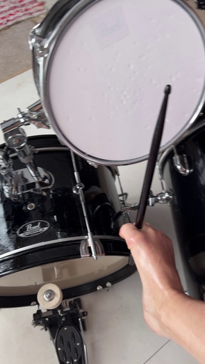 2. Download full pics of Bare feet first, drums eat them good 🖤 from selfiefetish.com