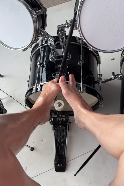Bare feet first, drums eat them good 🖤